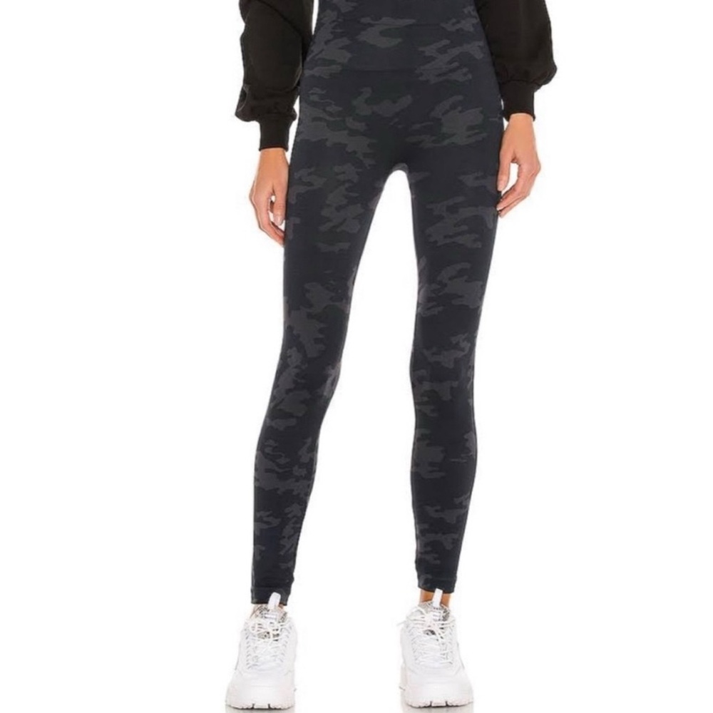 NEW SPANX Black Camo Seamless Look At Me Now Full Coverage Leggings Size Small